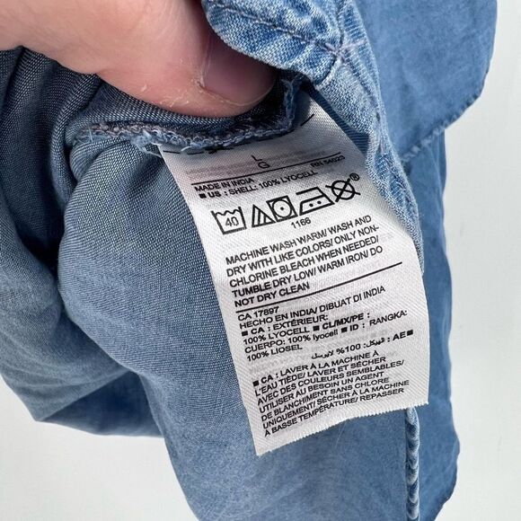 Old Navy Blouse floral group career vacation Size Large Chambray Mixed Print - Picture 15 of 15